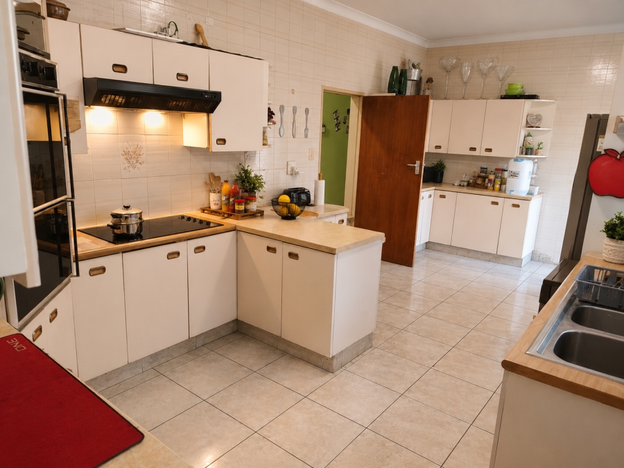 To Let 4 Bedroom Property for Rent in Oos Einde North West